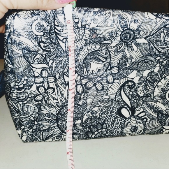 Bundle of 2sacroots bags: makeup bag and crossbody in excellent used condition - Picture 3 of 15